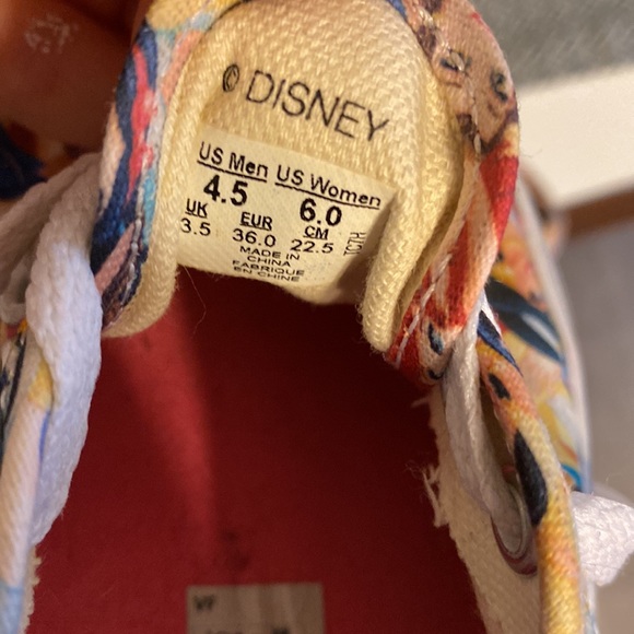 Vans Disney edition size 6 women’s - Picture 2 of 3